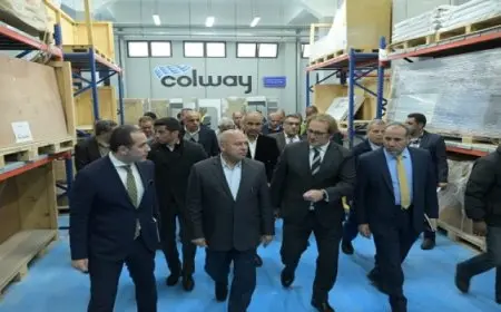 وزير الصناعة والنقل يشهد أول إنتاج لمصنع كولواى من المكونات الداخلية لعربات النوم بقطارات السكة الحديد