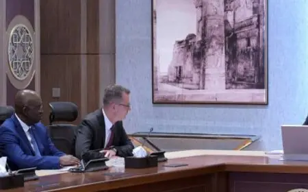 مدبولي يبحث اتفاق الخدمات الاستشارية لتوسيع مشاركة القطاع الخاص فى إدارة المطارات