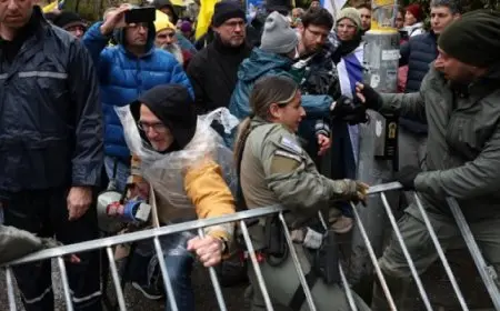 الشرطة الإسرائيلية تعتقل متظاهرين أغلقوا طرقا فى محيط الكنيست احتجاجا على سياسات الحكومة