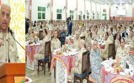 وزير الدفاع والإنتاج الحربى يشارك مقاتلى الجيش الثانى الميدانى تناول وجبة الإفطار