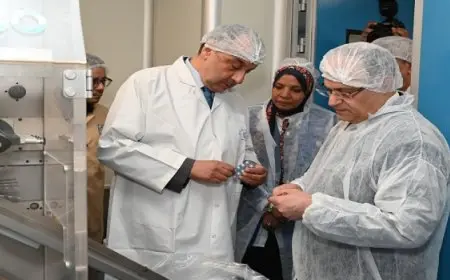 وزير قطاع الأعمال ورئيس هيئة الدواء يتفقدان تطوير شركات العربية وممفيس والنيل للأدوية التابعة للوزارة