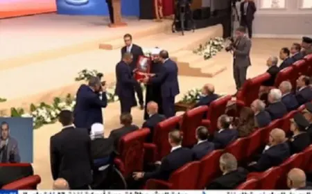 وزير الأوقاف يهدى السيسى نسخة من كتاب “الحق المبين فى الرد على من تلاعب بالدين”