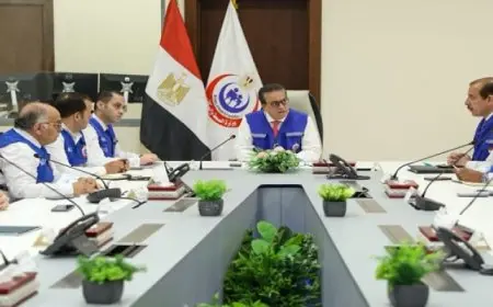 وزير الصحة يترأس غرفة الطوارئ المركزية لمتابعة تطبيق خطة التأمين الطبى لاحتفالات عيد الفطر