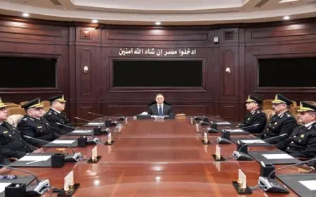 وزير الداخلية يجتمع بعدد من القيادات الأمنية لمتابعة إجراءات تأمين احتفالات المواطنين بالأعياد