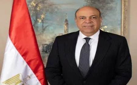 جولة تفقدية مفاجئة لوزير الطيران المدنى بمطار القاهرة الدولى للإطمئنان على إنسيابية حركة التشغيل