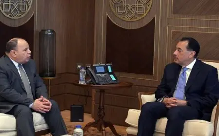 رئيس الوزراء يلتقي عضو مجلس المديرين التنفيذيين لصندوق النقد الدولى لمتابعة ملفات التعاون المشتركة