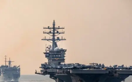 الحوثيون يعلنون استهداف حاملة طائرات أمريكية فى البحر الأحمر