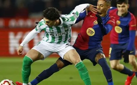 برشلونة المتصدر يستضيف ريال بيتيس المتوهج الليلة في الليجا الإسبانى