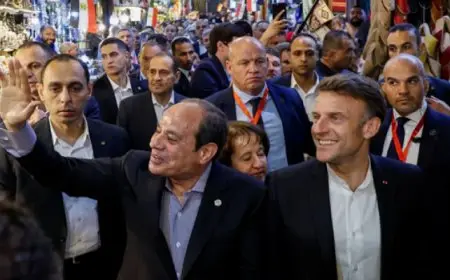 بال .. الرئيس السيسى يصطحب نظيره الفرنسى فى جولة بخان الخليلى بالقاهرة