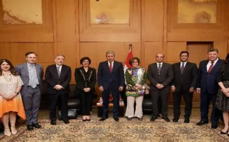 وزير السياحة يعقد اجتماعًا مع وزيرة الثقافة الفرنسية لبحث أطر التعاون بين البلدين