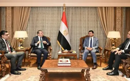 وزير الشباب والرياضة يلتقى رئيس هيئة الإسعاف المصرية لبحث سبل التعاون المشترك