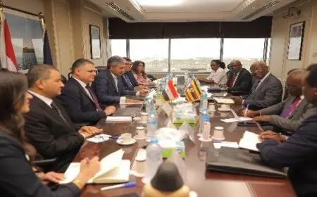 وزير السياحة يستقبل وزير السياحة والحياة البرية والآثار بجمهورية أوغندا خلال زيارته الحالية