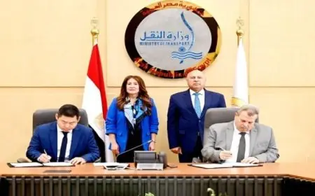 مصر والولايات المتحدة توقعان ثلاثة عقود لتحديث 100 جرار وتوريد قطع غيار للسكة الحديد