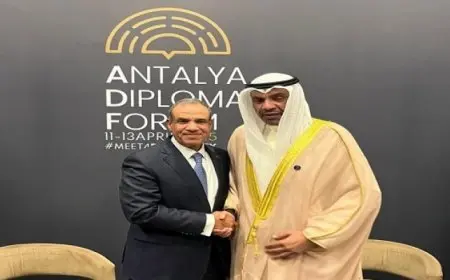 وزير الخارجية يبحث مع نظيره الكويتى مستجدات الأوضاع فى قطاع غزة على هامش منتدى أنطاليا
