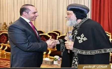 وزير الشئون النيابية يهنئ البابا تواضروس الثانى بمناسبة عيد القيامة المجيد