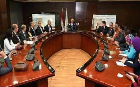 وزير الصناعة يعلن إطلاق مدينتين للصناعات النسيجية بالمنيا والفيوم لجذب استثمارات بـ 3 مليارات دولار