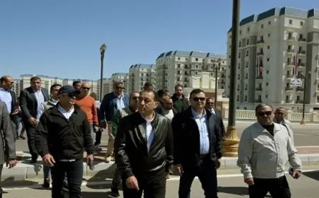 رئيس الوزراء يتفقد مسارات المشاة والدراجات ومناطق البلازا بمشروع الحى اللاتينى بمدينة العلمين الجديدة