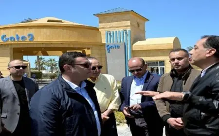 أثناء جولته التفقدية اليوم بمدينة العلمين الجديدة : رئيس الوزراء يتفقد مشروع “مارينا 8 “