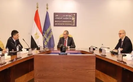 وزير الاتصالات يبحث مع شركة فوداكوم العالمية ومؤسسات استثمارية كبرى من جنوب أفريقيا