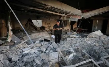 الاحتلال يواصل استهداف المنظومة الصحية .. وشهداء وجرحى جراء قصف دير البلح بوسط غزة