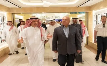 وزير الصناعة يقوم بجولة تفقدية هامة بميناء جدة الإسلامى