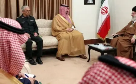 وزير الدفاع السعودى يسلم المرشد الإيرانى رسالة من الملك سلمان