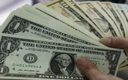 الدولار الأمريكى عند أدنى مستوى له في 3 سنوات بسبب سياسات ترامب