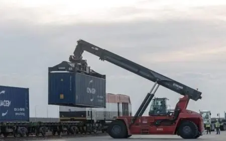 “النقل” تدعو رجال الأعمال والمنتجين للاستثمار فى الموانئ الجافة والمناطق اللوجستية