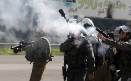 الاحتلال الإسرائيلى يقتحم الخليل ويطلق الغاز السام على مدخل مخيم “الفوار” جنوبا