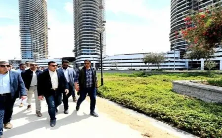 وزير الإسكان يتفقد كومبوند”مزارين” والممشى السياحى والمنطقة الترفيهية بمدينة العلمين الجديدة