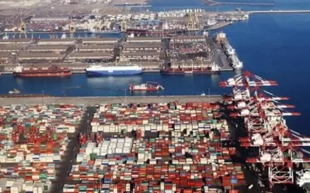 مسئول إيرانى: حركة الملاحة تعود لطبيعتها فى ميناء “الشهيد رجائى” عقب تعرضه لانفجار ضخم