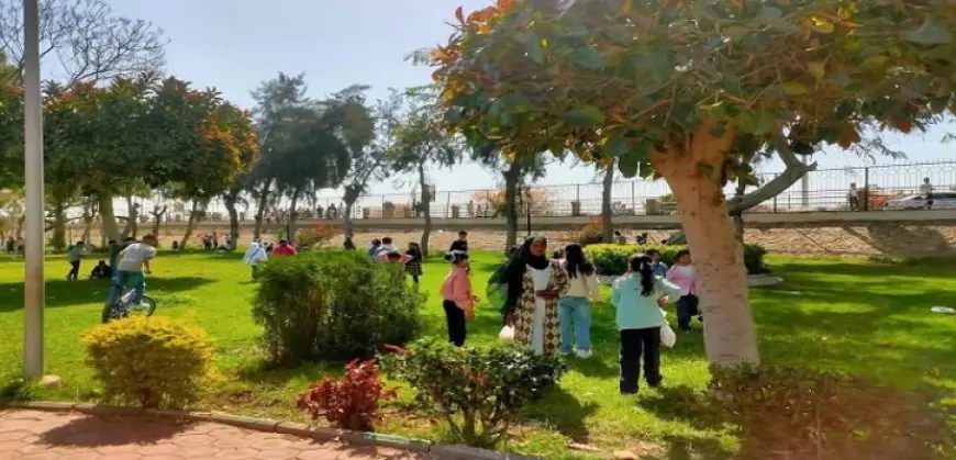 بال ..إقبال كبير على زيارة القناطر الخيرية والنصب التذكارى بالسد العالى خلال أجازة عيد الفطر المبارك