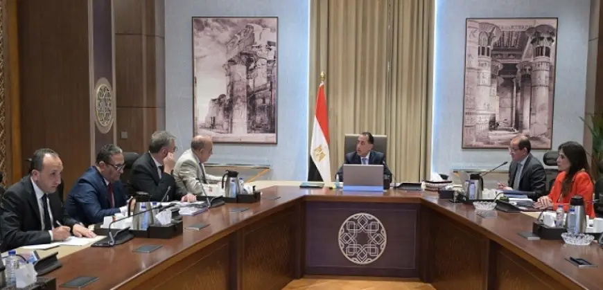 رئيس الوزراء يتابع عددا من الموضوعات المتعلقة بملف الطاقة