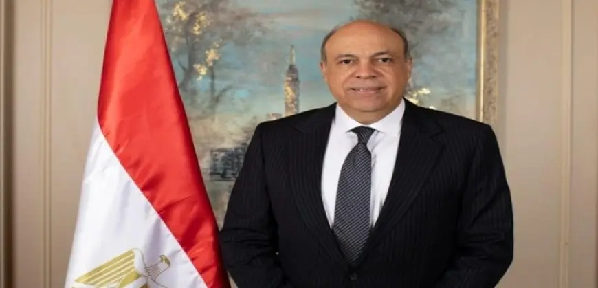 جولة تفقدية مفاجئة لوزير الطيران المدنى بمطار القاهرة الدولى للإطمئنان على إنسيابية حركة التشغيل