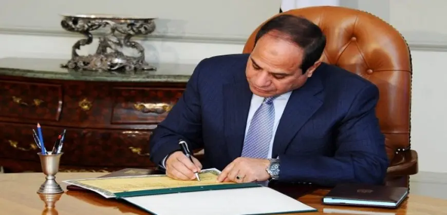 الرئيس السيسى يوقع قانون الضمان الاجتماعى