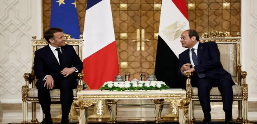 مباحثات قمة مصرية – فرنسية ثنائية وموسعة وتوقيع إعلان مشترك لترفيع العلاقات