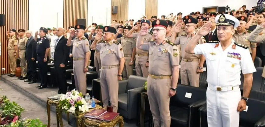 وزير الدفاع يشهد مناقشة البحث الرئيسى لمركز الدراسات الاستراتيجية