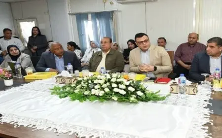 وزير الإسكان يعقد اجتماعًا مع الشركات العاملة بحدائق تلال الفسطاط لمتابعة الموقف التنفيذى للمشروع
