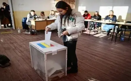 الناخبون يعودون إلى صناديق الاقتراع بعد ستة أشهر من إلغاء الانتخابات الرئاسية الرومانية