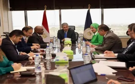 وزير السياحة والآثار يلتقى سكرتير عام منظمة الدول الثمانى النامية للتعاون الاقتصادى