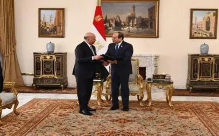بال .. الرئيس السيسى يتسلم دعوة رئيس العراق لحضور أعمال مؤتمر القمة العربية فى بغداد