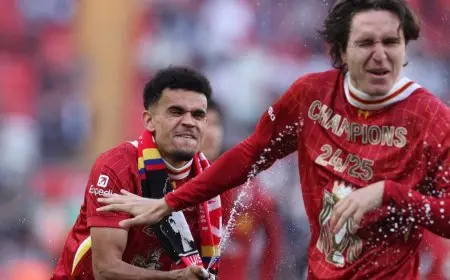 رغم الهزيمة الثقيلة بالثلاثية.. “بديل صلاح” يحتفل بالفوز بالميدالية