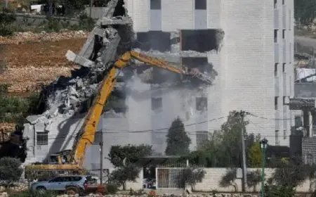 قوات الاحتلال الإسرائيلى تقتحم عدة قرى وبلدات جنوب نابلس وتشرع بعمليات هدم فى مخيمات الضفة