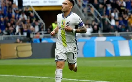 مارتينيز يقترب من قيادة إنتر ميلان في مواجهة برشلونة