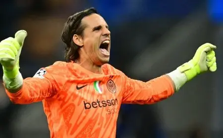 يان سومر حارس إنتر ميلان يتألق كأفضل لاعب في مواجهة برشلونة