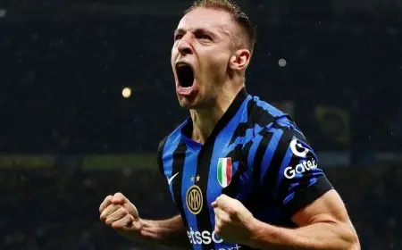 فراتيسي نجم إنتر.. هل تعرض لعمى مؤقت بعد تسجيله الهدف في مرمى برشلونة؟