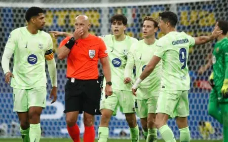 “يويفا” يؤكد دعمه للحكم مارتشينياك رغم انتقادات برشلونة