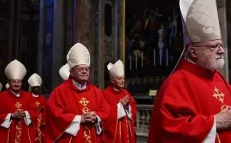 الكرادلة يفشلون فى اختيار خليفة لبابا الفاتيكان.. والدخان الأسود يتصاعد من مدخنة كنيسة “سيستين”