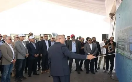 بال .. خلال جولته بمنطقة شرق بورسعيد .. رئيس الوزراء يتفقد مشروعى “رووتس” و”سكاى للموانىء”