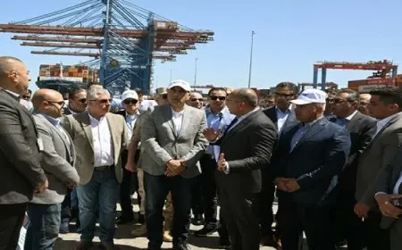 بال .. رئيس الوزراء يستهل جولته بزيارة شركة قناة السويس للحاويات بميناء شرق بورسعيد